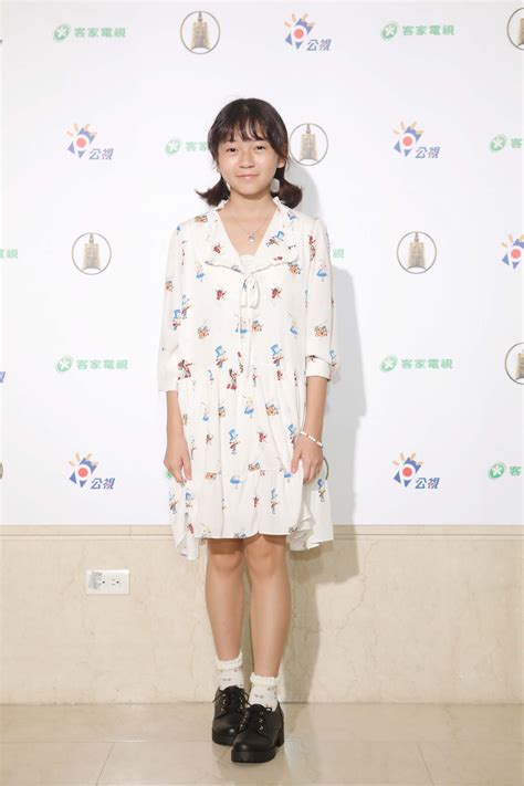 合作的演員並榮獲台北電影節最佳新演員的殊榮。是新生代備受期待的新銳導演。 部分影像經歷與獲獎記錄 2013 公視學生劇展《神算the busy young psychic》編劇、導演; 蔡凡熙角逐金鐘超緊張 陳庭妮「戰況」激烈 | 金鐘獎 | 公視 | 大紀元