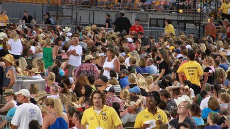 Kenny Chesney Concert Fans Inside Heinz Field
