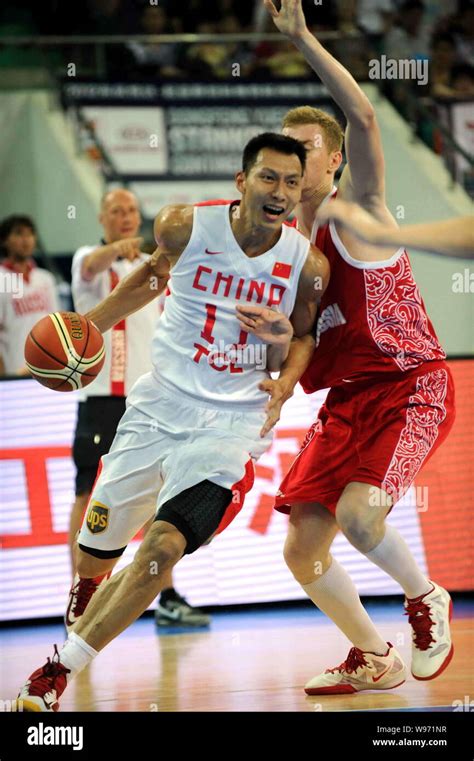 Basketball Player Yi Jianlian China Hi Res Stock Photography And Images