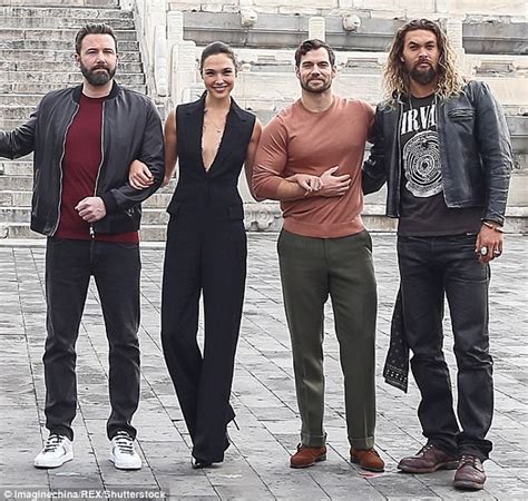 Henry cavill weight 92kg or 203pound. Jason Momoa and Lisa Bonet 'had secret wedding' | Daily ...