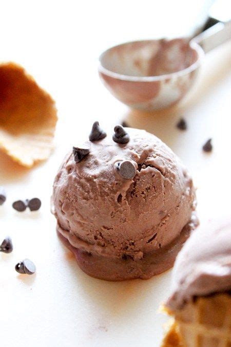 Il est important de mélanger la préparation pendant qu'elle congèle quand on fait de la glace sans sorbetière. Glace au chocolat (sans sorbetière) | Recette | Glace au ...