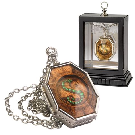 This is the slytherin crest for those witty, intelligent and ambitious head of slytherin! Harry Potter Movie Memorabilia: The Horcrux Locket
