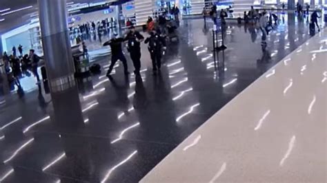 Video Man Randomly Sucker Punches Officer At Utah Airport