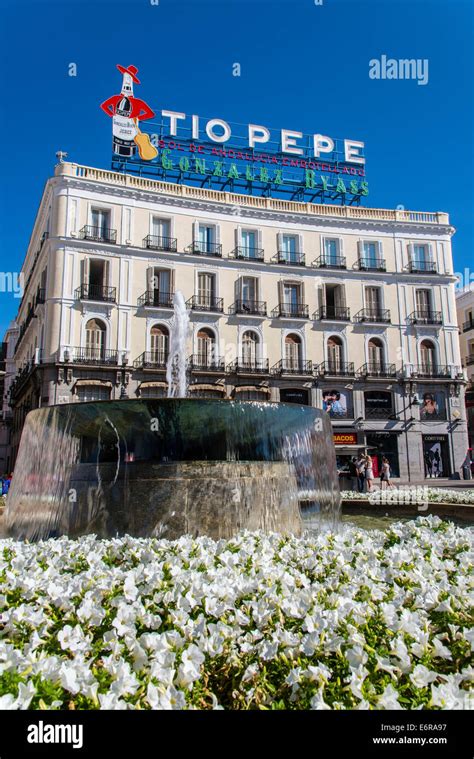 Puerta Del Sol Plaza Fotografías E Imágenes De Alta Resolución Alamy