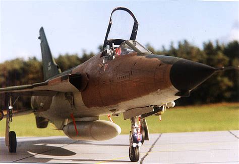 Kit trumpeter actually released 2 kits of the thud on 1/32 scale : Trumpeter F-105 1/32
