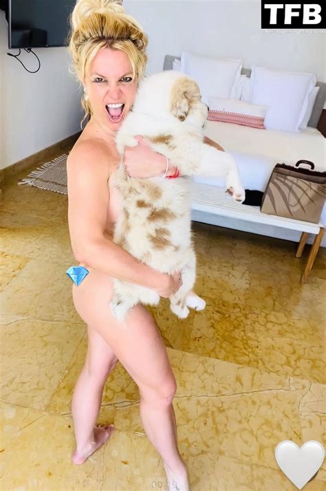 Britney Spears Poses Naked With Her Pooch Photos Thefappening