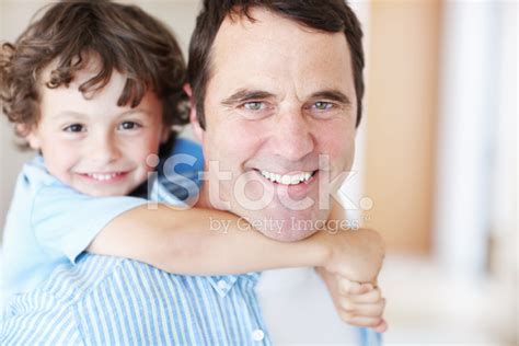 Jeder Junge Braucht Einen Liebenden Vater Stockfoto Gebührenfrei Freeimages