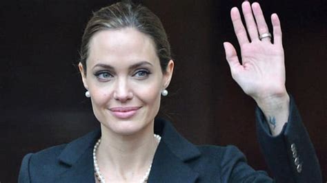 angelina jolie has double mastectomy due to breast cancer risk cbc news