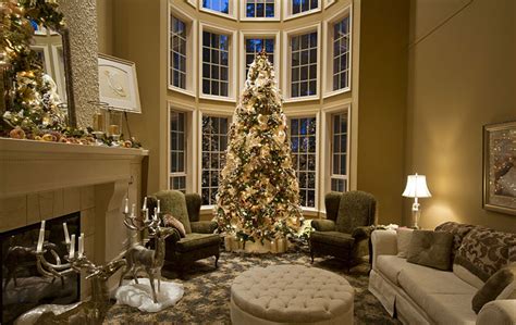 Learn how to add drama and colour to your home for pennies. A Look At 12 Rooms Beautifully Decorated For Christmas ...