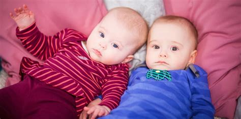 Posisi ini dianggap dapat meningkatkan hamil kembar karena dalam posisi ini sperma lebih mudah mendekati serviks. Cara Mendapatkan Anak Kembar Tanpa Ada Keturunan: Asid Folik?