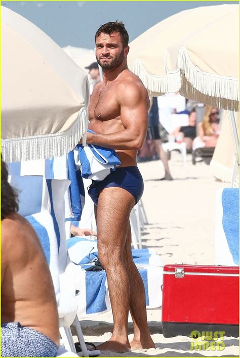 luke evans shows off his buff bod at the beach with a friend in miami photo 4526972 luke