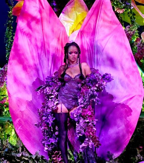 Rihanna Apologizes For Using Song That Has Islamic Verse At Her Fenty Lingerie Show