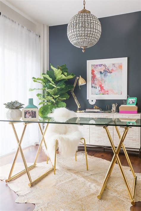Want to update your work space to make it more inspiring? 20 Feminine Glass Desks for Modern Workspaces | House ...