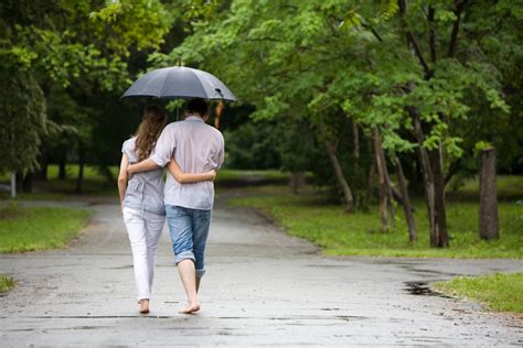 Free Download Romantic Couple Walking In The Rain Hd Wallpaper