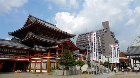 Japan is a fascinating country of economic and business prowess, rich culture, technical wizardry, spatial conundrums and contradictions. Nagoya walking tour: Japan | Visions of Travel