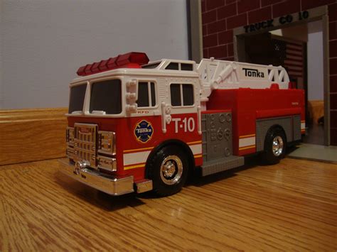 Hook n'' Ladder Fire Trucks - Swifty's Garage