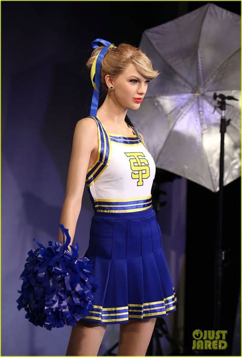 Taylor Swift S New Wax Figure Makes Its Debut See It Here Taylor Swifts New Wax Figure