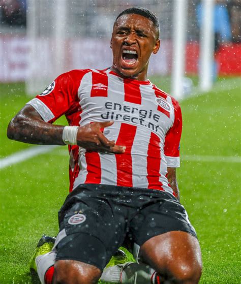 Steven charles bergwijn (born 8 october 1997) is a dutch professional footballer who plays as a winger for tottenham hotspur in the english premier league. Steven Bergwijn ondertekent zijn nieuwe contract bij PSV ...