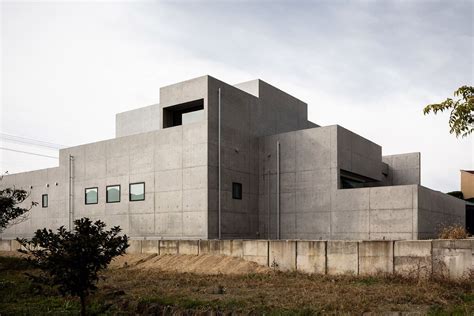 Concrete House In Japan Is Like A Giant Fortress Curbed