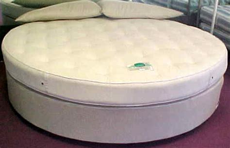 This round bed is the perfect shape to curl up, and the raised side bolsters helps promote the nesting instinct while giving them a place to rest their head and paws. Orange Mattress Custom Bedding Brings Their One-Of-A-Kind ...