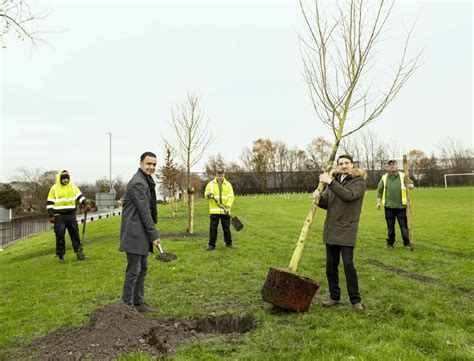 First Trees Planted On A61south Connecting Leeds Scheme To Celebrate