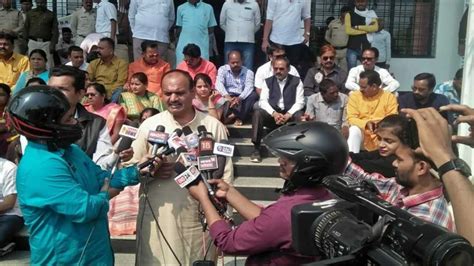 post attack by bjp members journalists in raipur wear helmets to meet madhya pradesh saffron