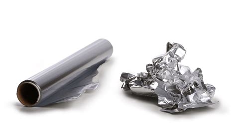 If You Use Aluminum Foil Heres What You Need To Know Justpasteit