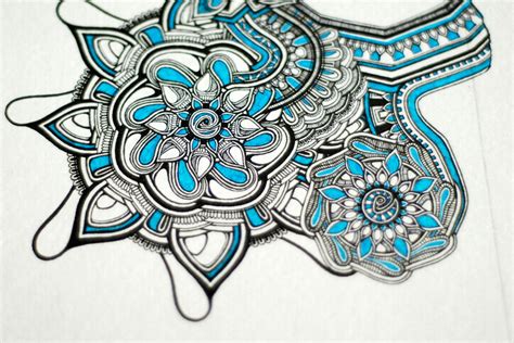 Artist Spends Around 40 Hours Making An Intricate Drawing With Blue And