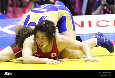 Japan S Saori Yoshida Below Is Defeated By Russia S Valeria Zholobova
