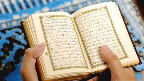 هل يجوز القراءة مع الإمام في الصلاة