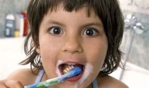 Why You Shouldnt Share A Toothbrush Uk News Uk
