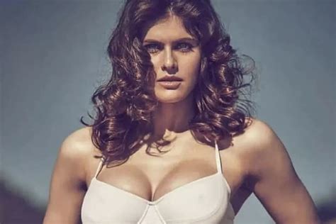 Alexandra Daddario Explains Her Viral Nudity I Wasn T Aware Of My Sex Appeal Marca