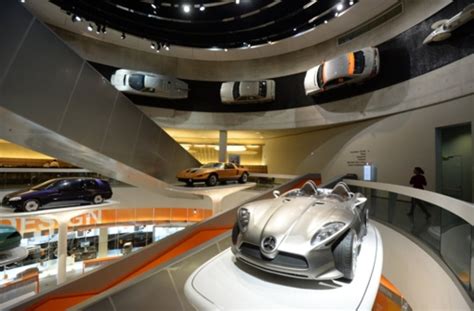 On nine levels and covering a floor space of 16,500 m², the museum presents breathtaking vehicles and over 1,500 exhibits. Mercedes-Benz-Museum in Stuttgart: 2015 strömten die Besucher - S-zene - Stuttgarter Nachrichten