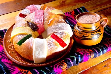 The largest celebratory meal is eaten on christmas eve and will consist of turkey or ham, or in some regions salted cod along with plenty of sweet treats. 10 of the Best Modern & Traditional Mexican Desserts That ...