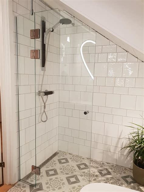 Skråtak og skjeve hjørner kan du trygt se som en mulighet i stedet for en begrensning når du innreder med dansanis baderomsmøbler. Hei! 48+ Lister over Bad Med Skråtak! Tutustu valikoimaan ...