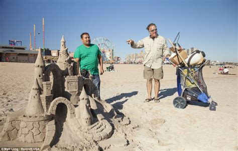 Sculptor Matt Long Makes Giant Sand Castles In New York Daily Mail Online