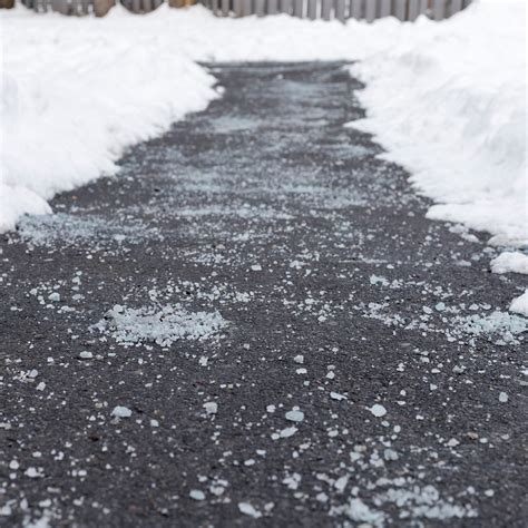 How To Use Ice Melt On Sidewalks Tomahawk Power