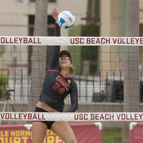 No Beach Volleyball Prepares For Pac Title Defense Daily Trojan