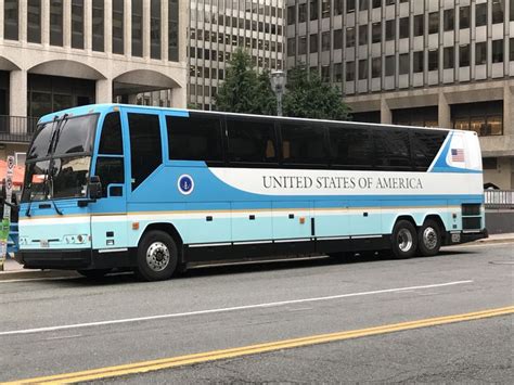 Tour Bus In Arlington Va Painted Like Air Force One Air Force Ones