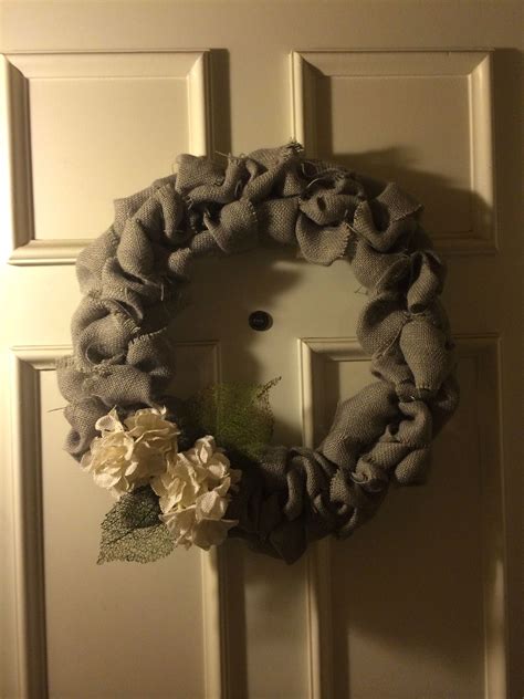 Chic, super easy burlap wreath! | Burlap wreath, Easy burlap wreath, Easiest burlap