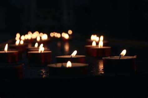 des bougies pour accompagner le temps des obseques  du deuil