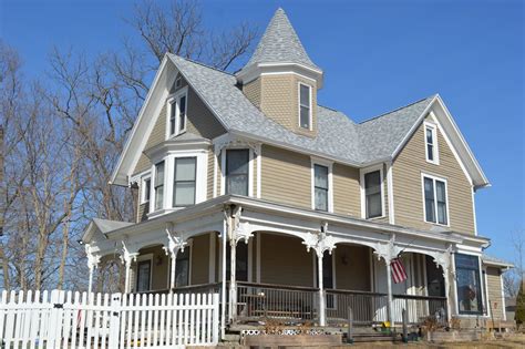 Queen Anne Victorian Home In Iowa Offered For Free Under One Condition