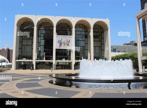 Metropolitan Opera House And Revson Fountain Lincoln Center New York