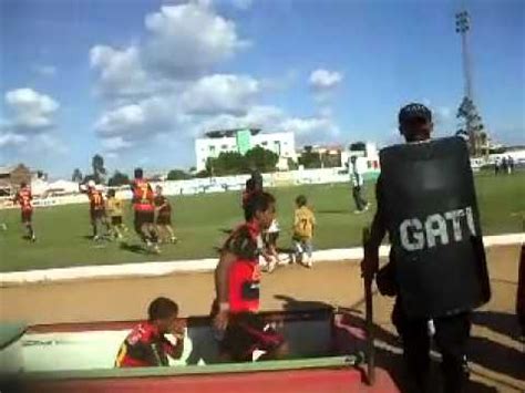 Assista à transmissão com imagem da jovem pan. Revolta do torcedore do Sport antes do jogo. - YouTube
