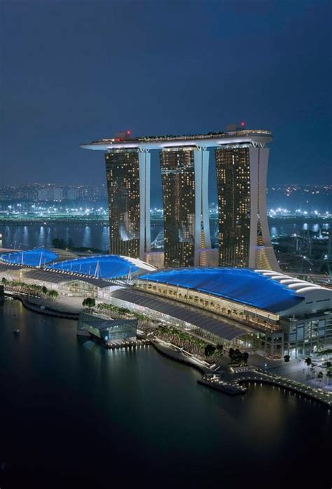 Located between chinatown and the central business district, singapore city gallery is approximately two kilometres away. Hotel Marina Bay Sands, Singapore - The infinity pool at ...