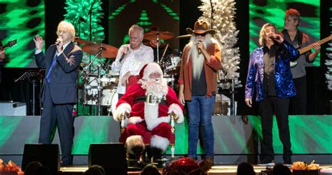 Reasons A Country Christmas At Nashville S Gaylord Opryland Resort
