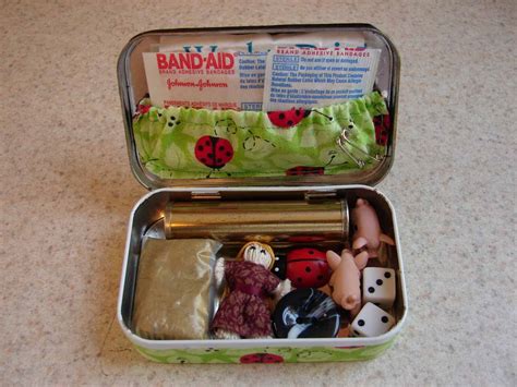 28 Awesome Playsets You Can Make In An Altoid Tin