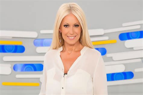 Σε πελάγη ευτυχίας πλέει η χριστίνα μπόμπα καθώς είναι έγκυος σε δίδυμα και φαίνεται να απολαμβάνει αυτή την περίοδο, εξακολουθώντας να ασχολείται με όσα τη γεμίζουν και την κάνουν. Σάκης Τανιμανίδης - Χριστίνα Μπόμπα: Βόλτα για ψώνια πριν ...