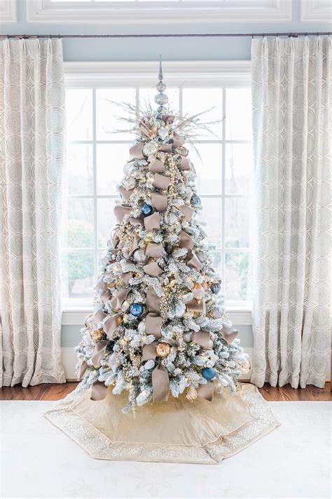 6 Ideas For How To Decorate A Flocked Christmas Tree Bluegraygal