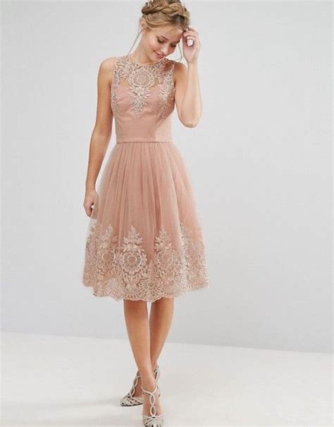 Cómo combinar un vestido rosa palo 20 looks Belleza
